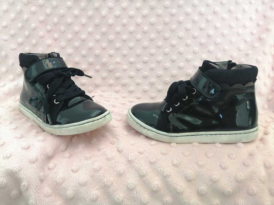 Botins em verniz azul 27