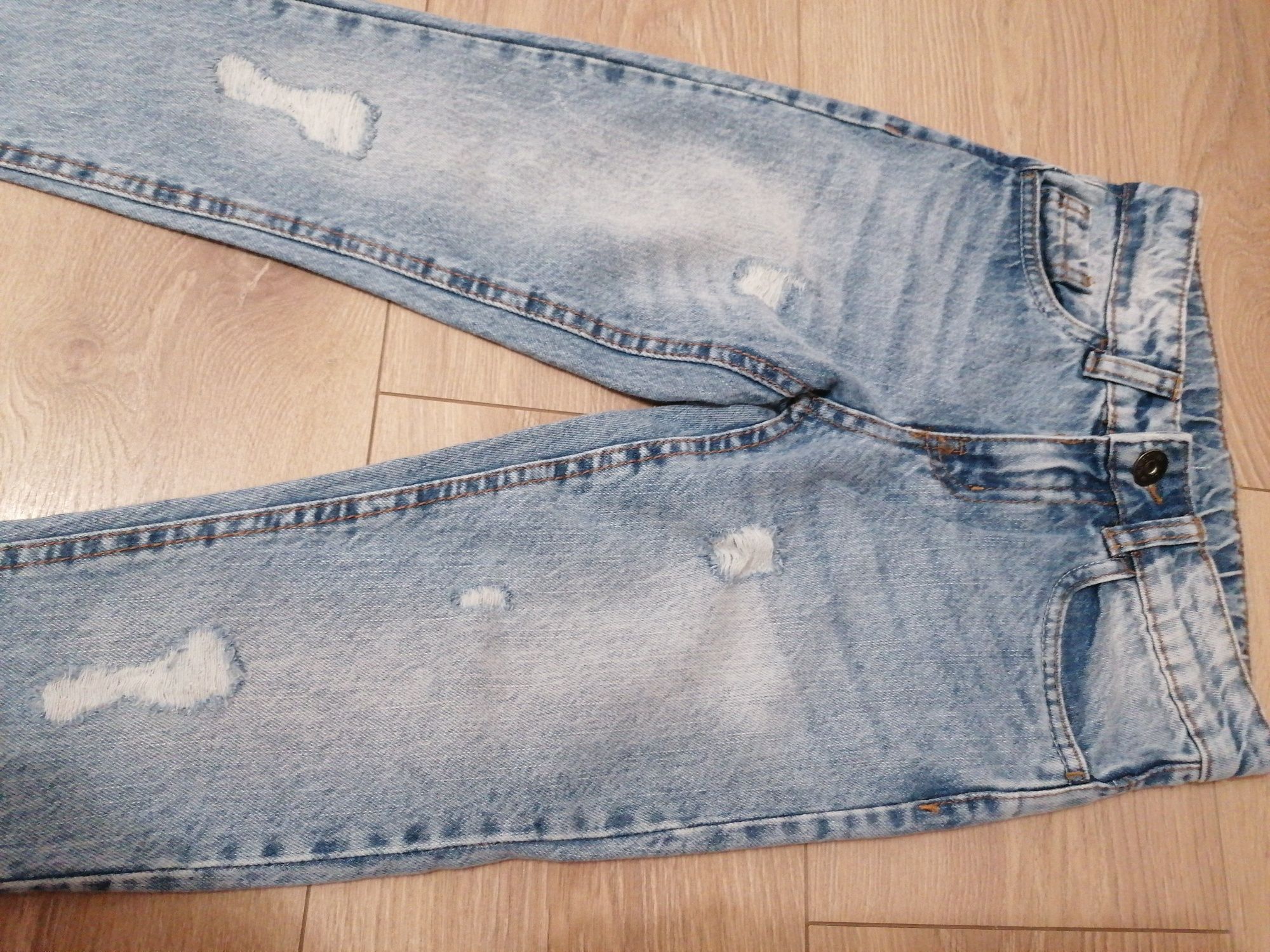 Spodnie dziewczęce rozm 122 jeans z dziurami