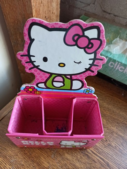 Organizer na biurko na kredki