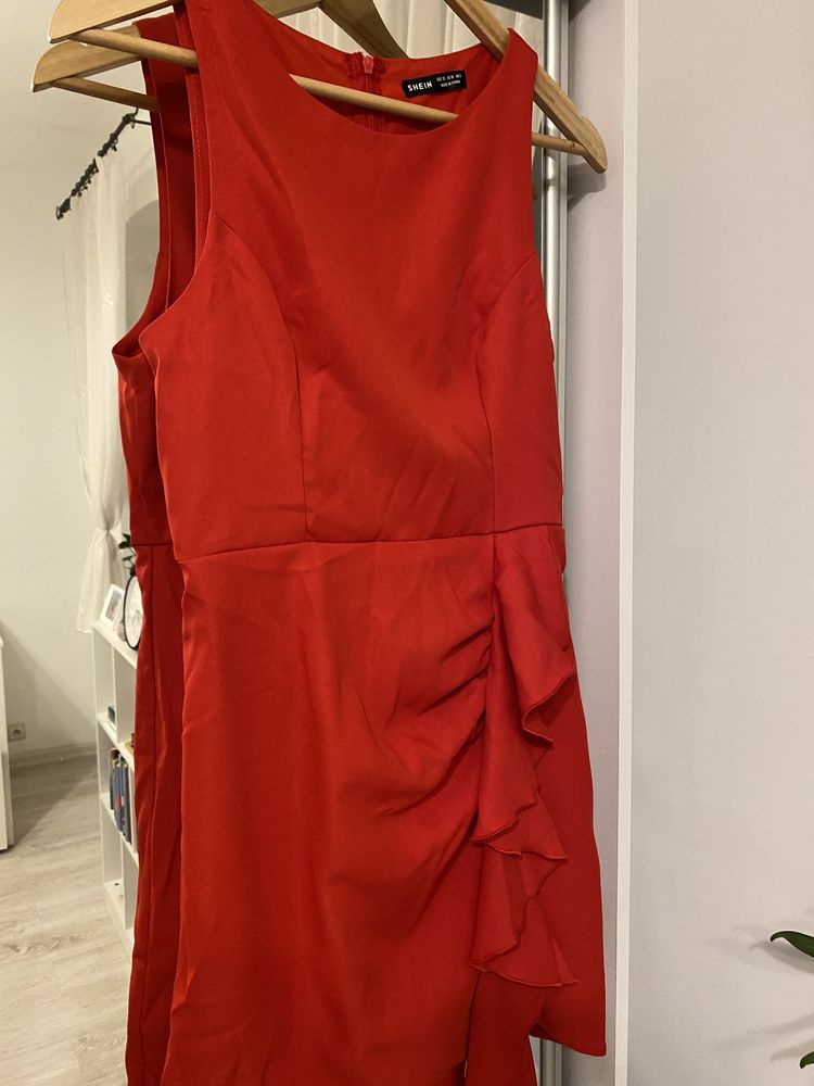 Czerwona sukienka na wsiosnę rozmiar S