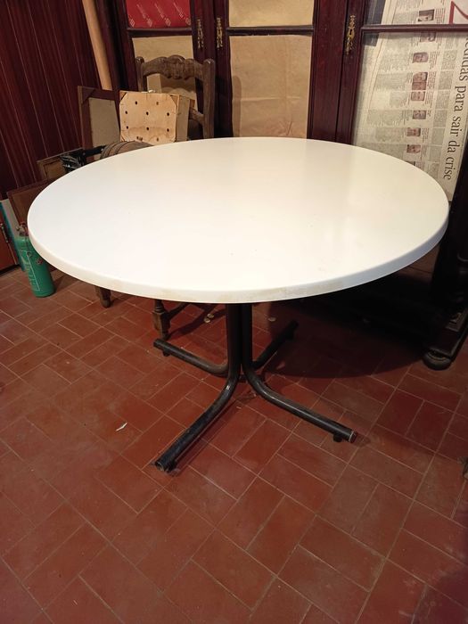 Mesa metal usada irrepreensível