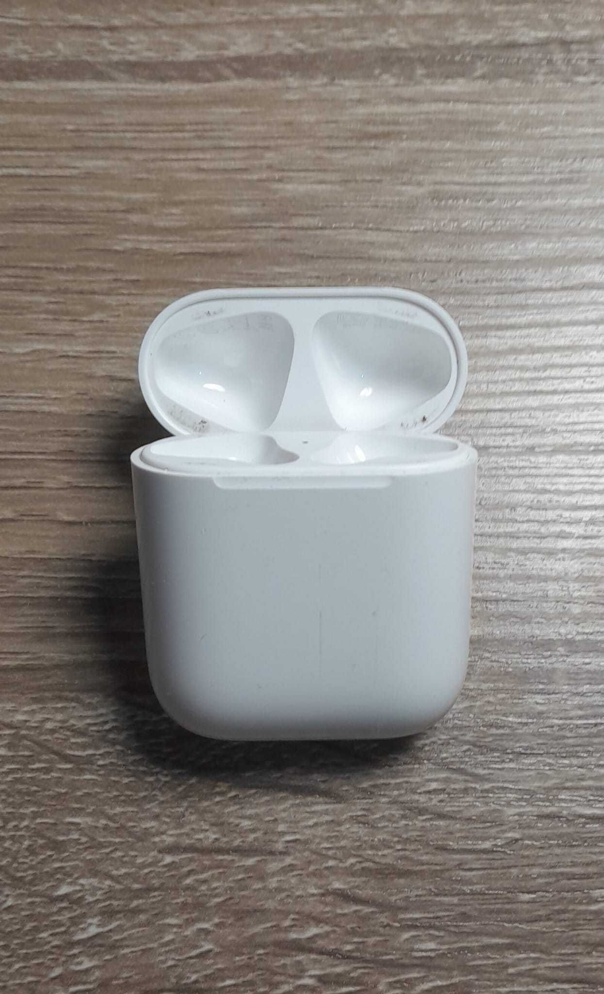 Caixa de airpods semi-nova