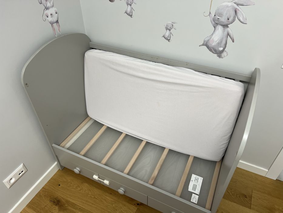 Łóżeczko dziecięce z materacem 120 x 60 cm grubości 10cm z szufladami.