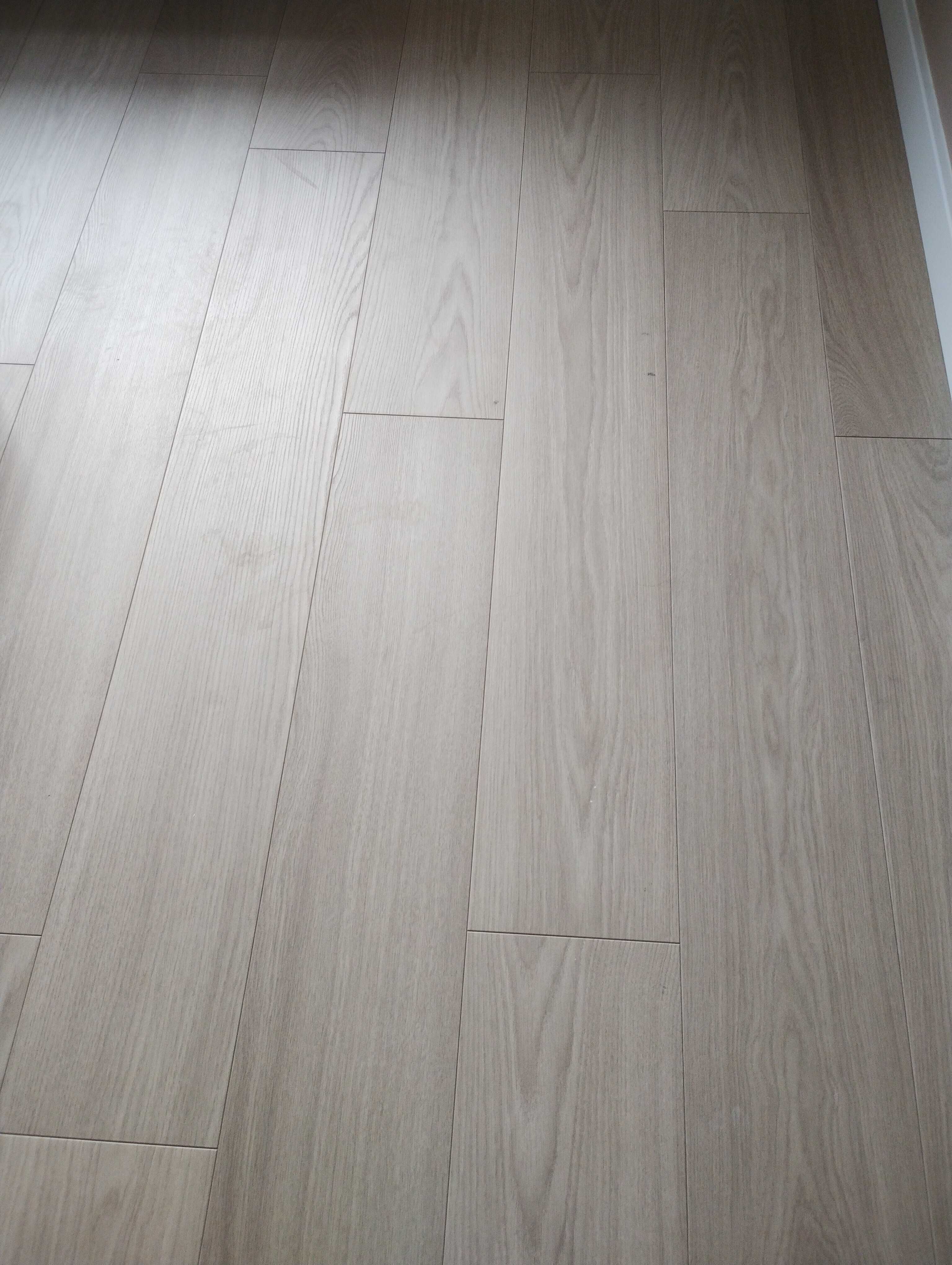 Sprzedam paczkę paneli laminowanych Dąb beżowy lakierowany- Quick-Step
