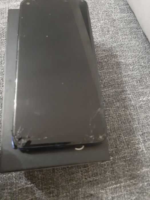 Motorola G8 XT2045-2 4/64 gb uszkodzony Moto G 8
