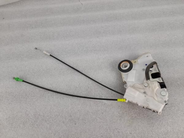 Fechadura / fecho porta frente direito TOYOTA Yaris (_P9_)