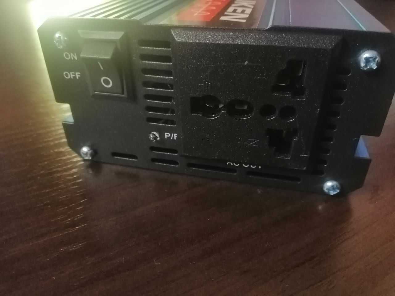 Конвертер, инвертор автомобильный универсальный 12/220V 1600W