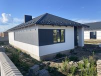 Будинок з Міськими Мережами та Парканом на Льонокомбінаті