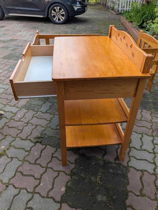 Łóżeczko dzieciece i przewijak