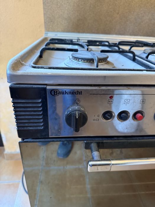 Vendo fogao  so  uma vez usado  da para asar um leitao inteiro