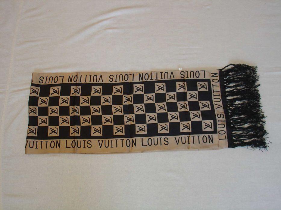 Louis Vuitton satynowy szalik