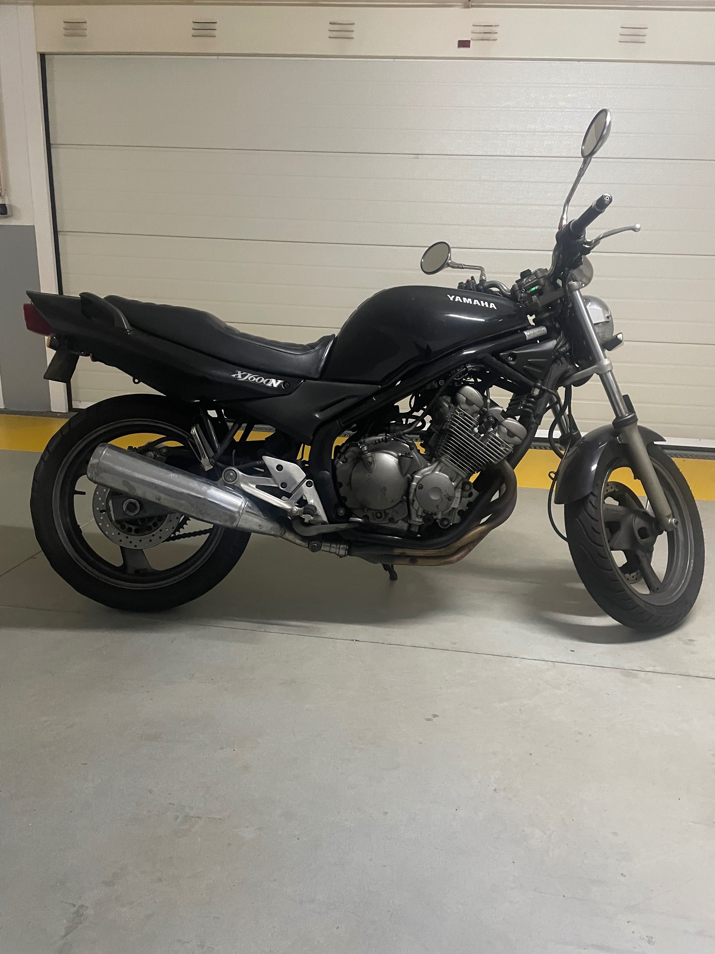 Moto Yamaha xj600n