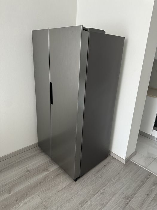 Холодильник з морозильною камерою Samsung RS66A