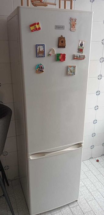 Frigorífico Frigelux combinado Branco a funcionar perfeitamente.