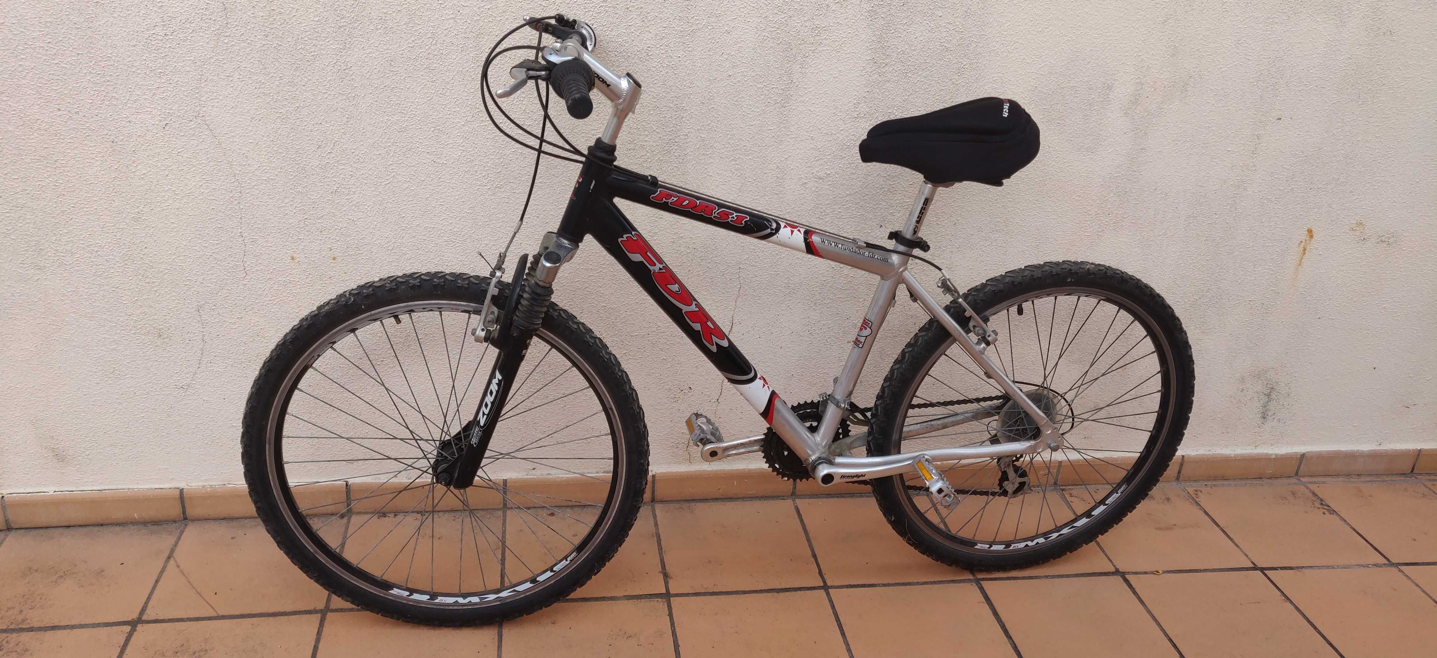 Bicicleta em ALUMÍNIO  roda 26"