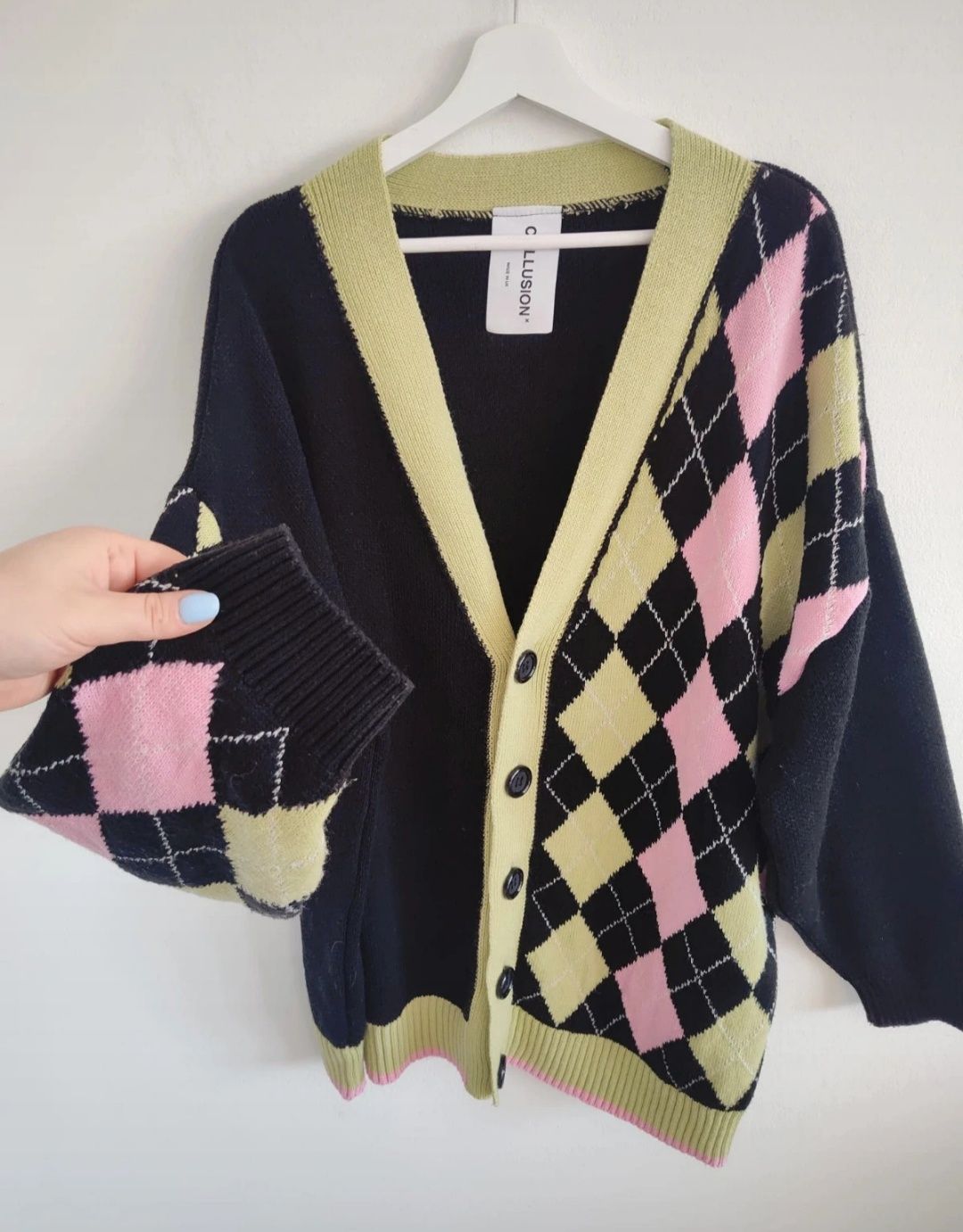Sweter kardigan w romby vintage retro Asos oversize długi czarny różow