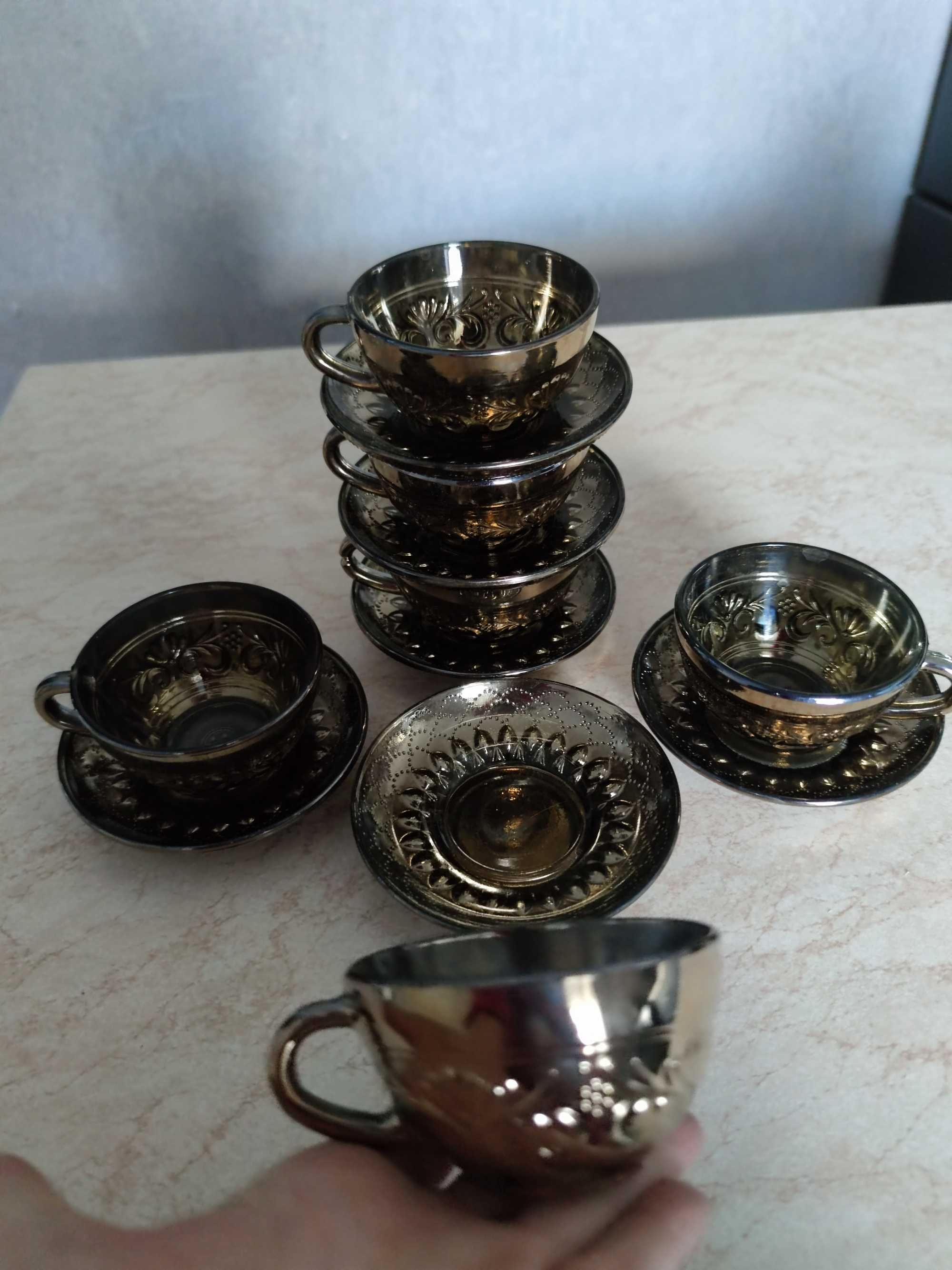 Кофейные чашки с блюдцами, золотой и черный наборы