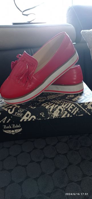Sprzedam. Buty czerwone
