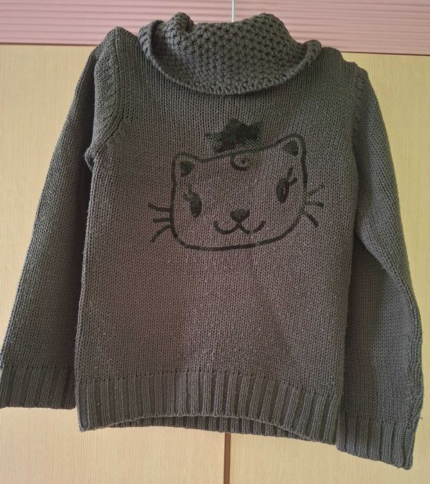 Dziewczęcy sweterek z kołnierzem - 122