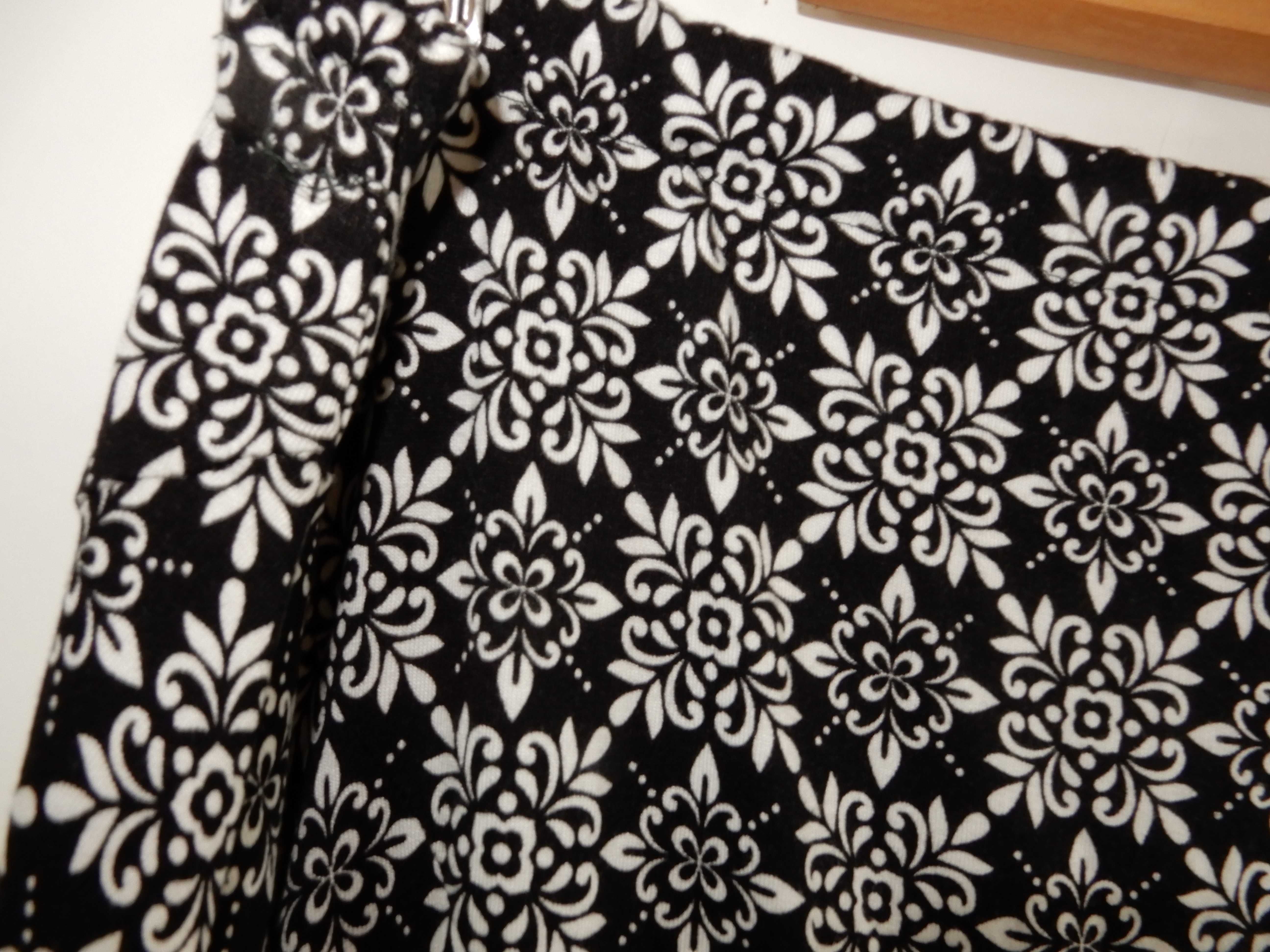Spódnica rozkloszowana midi maxi czarna kwiaty wiskoza 48 4XL