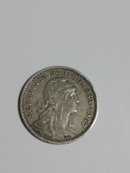 Moedas 50 centavos  a mais antiga e de ano 1930