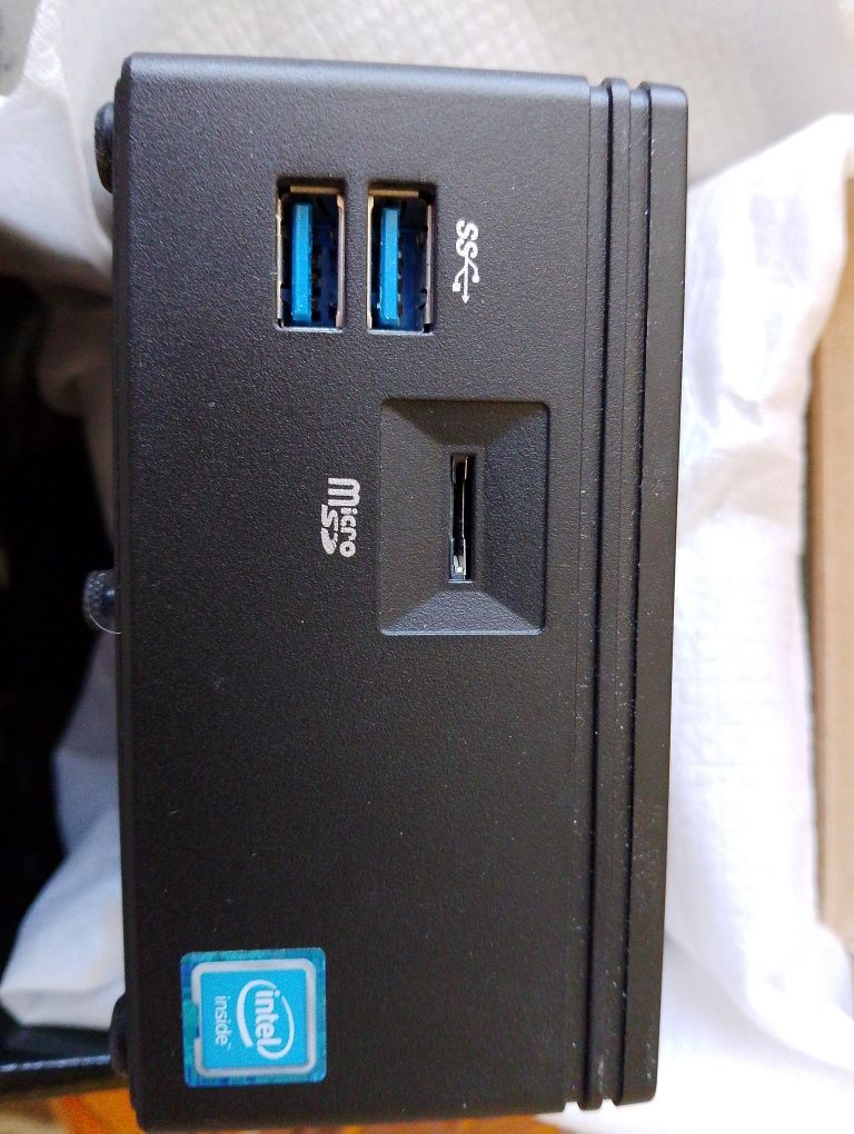 Mini komputer Gigabyte GB-BACE-3160