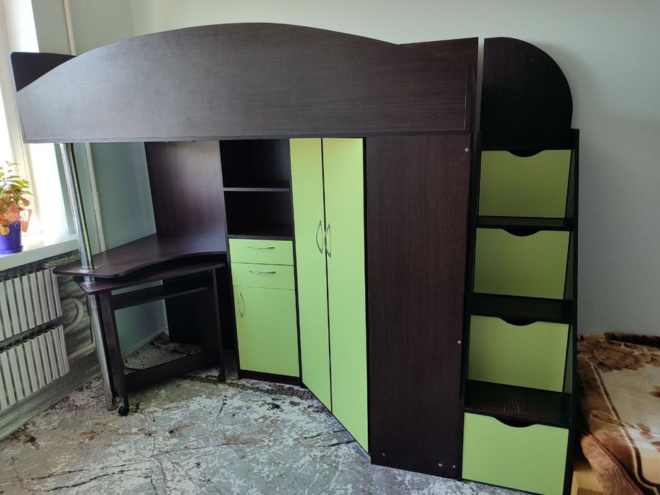 Ліжко-горище з робочою зоною