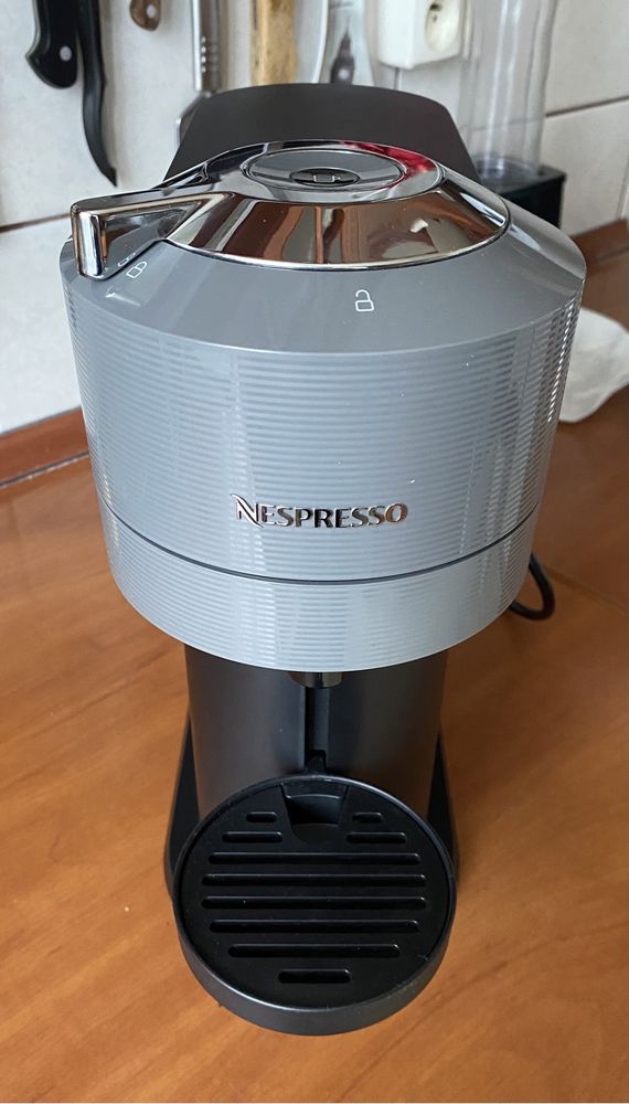 Ekspres do kawy Nespresso Vertuo Next