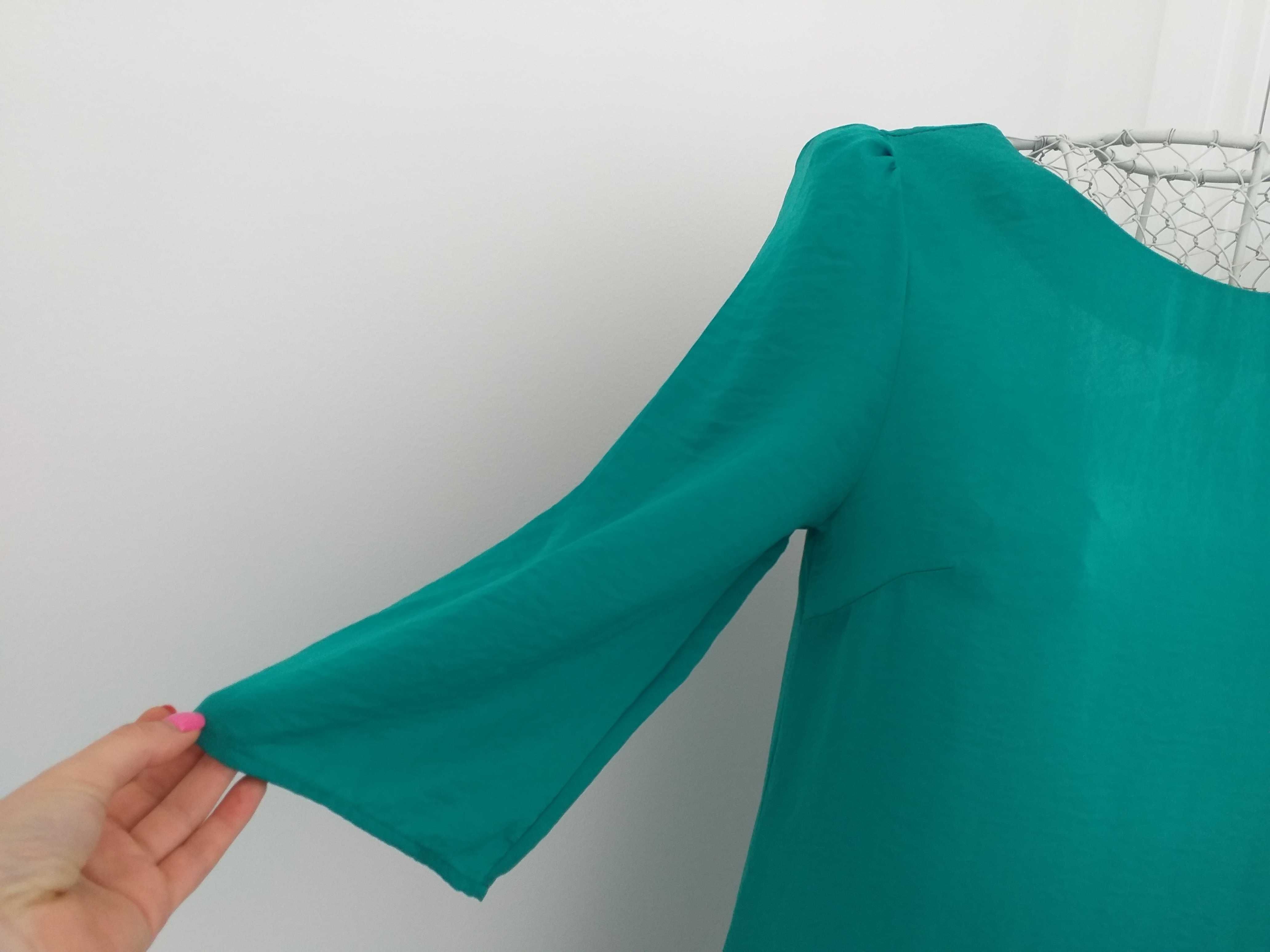 Vestido verde esmeralda com detalhe nas costas e mangas 3/4 S