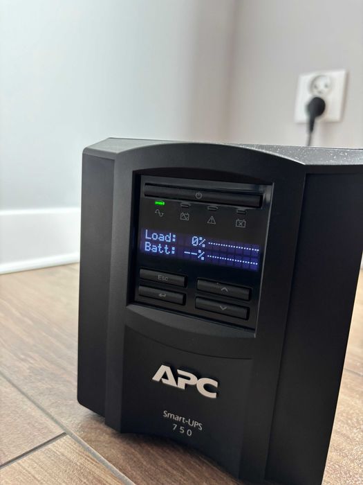 Zasilacz awaryjny APC Smart-UPS 750 SMT750