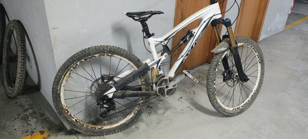 Bicicleta Santa Cruz Nomad Carbono roda 26