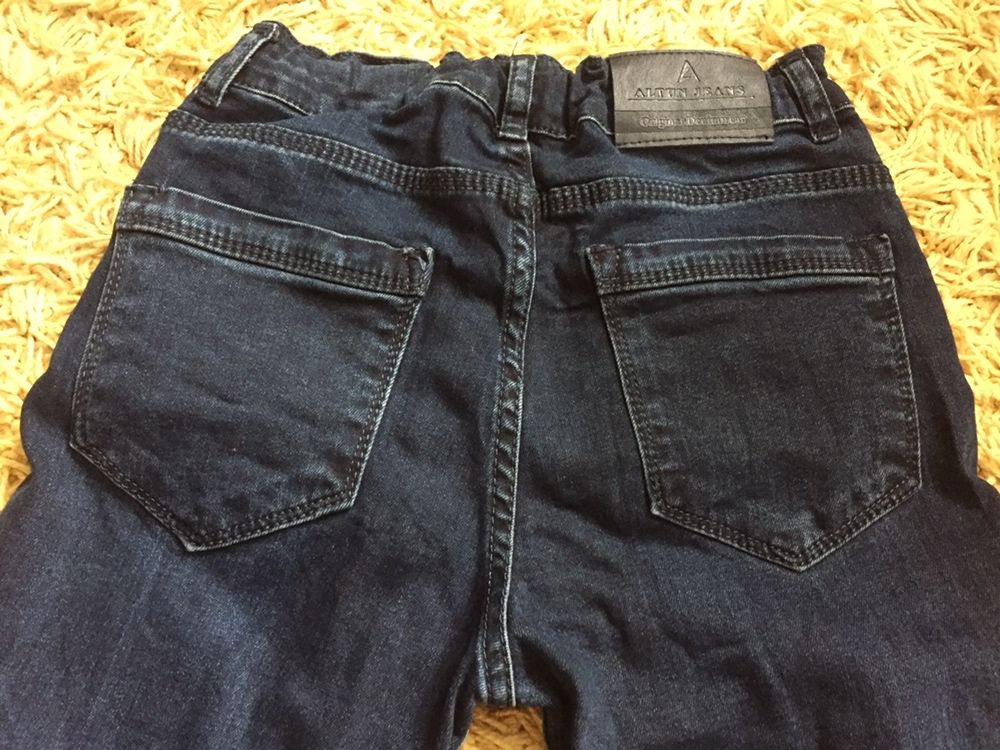 Новые джинсы для  мальчика 12-13 лет