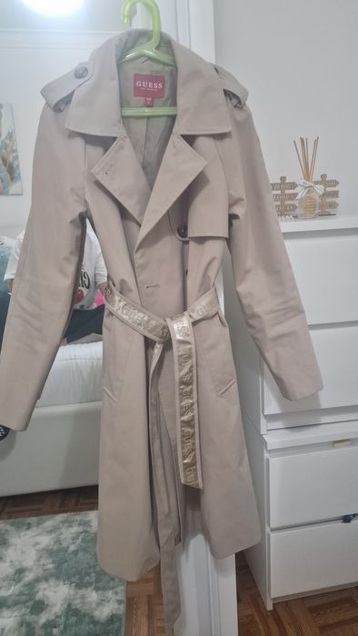 Gabardine / corta vento Guess