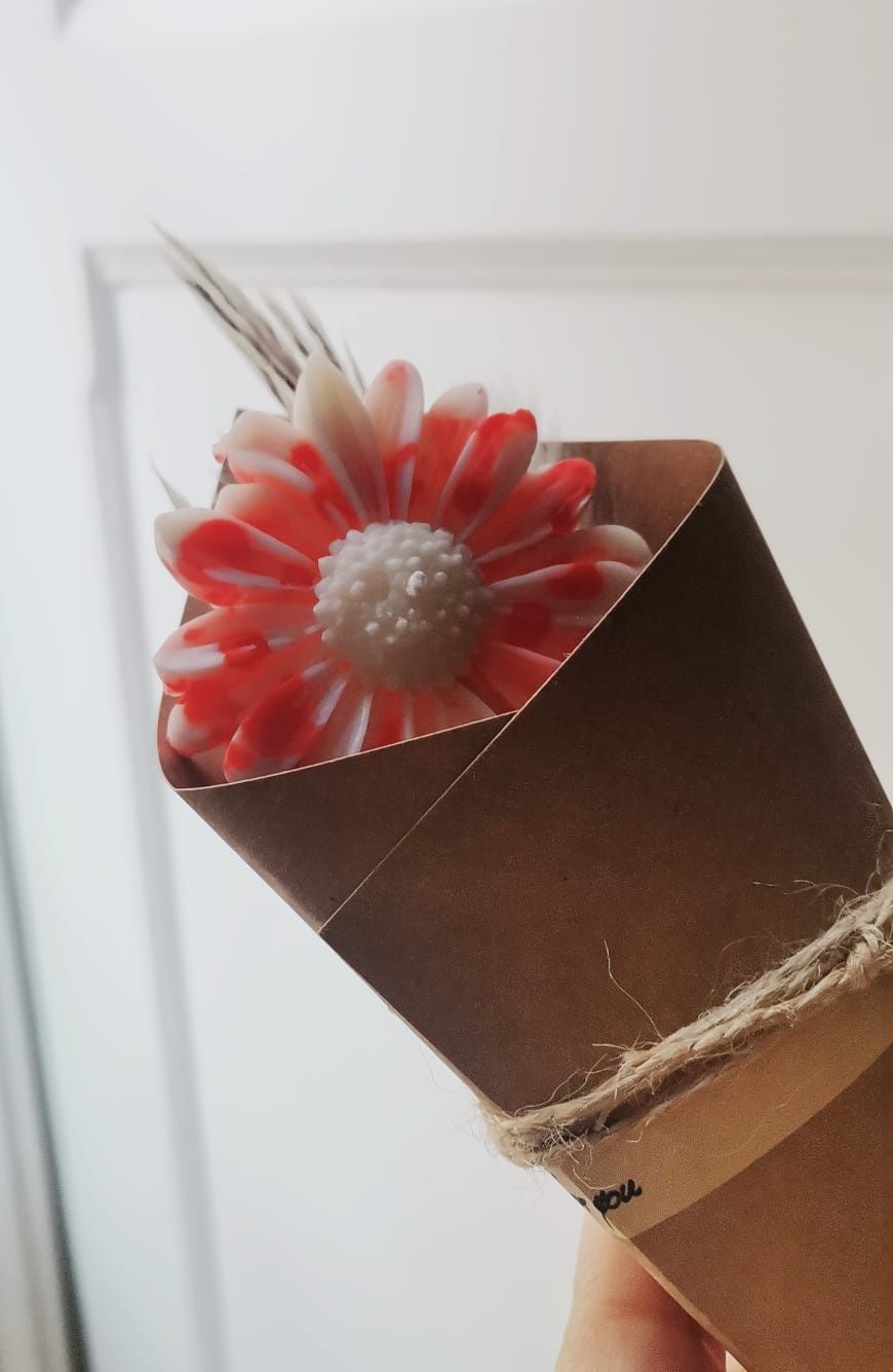 Ramo de flores com velas