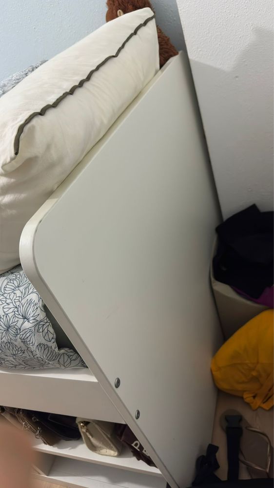 Cama Ikea solteiro c/arrumação