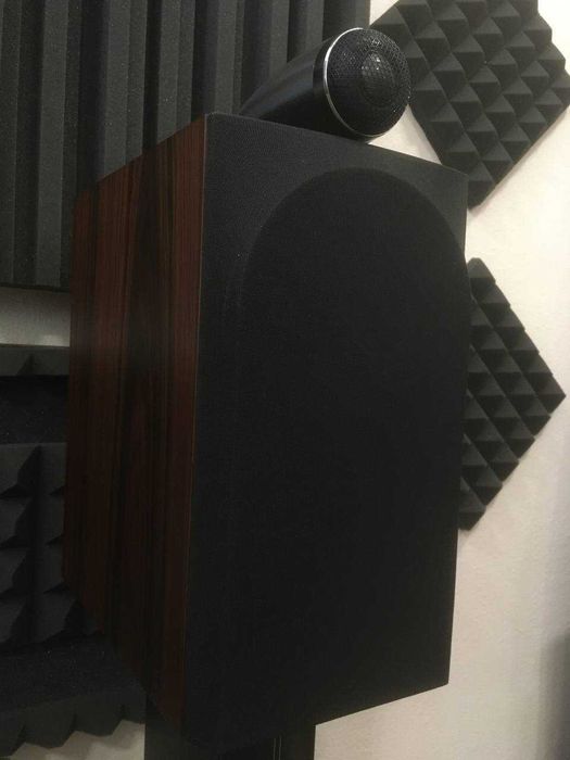 Акустичні системи Bowers & Wilkins 705 S3 зі стендами B&W FS-700 S3