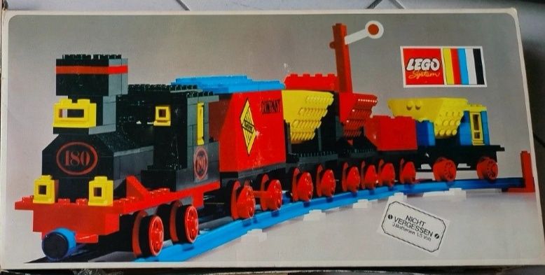 Lego vintage Set 180 4.5V Train with 5 Wagons