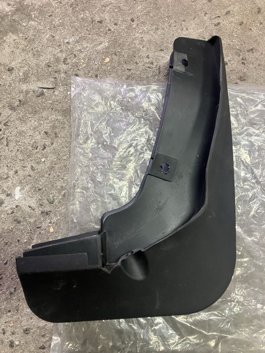 Брозговики Пежо 3008