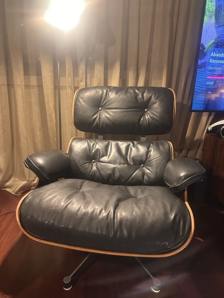 2 original Charles Eames Lounge chair