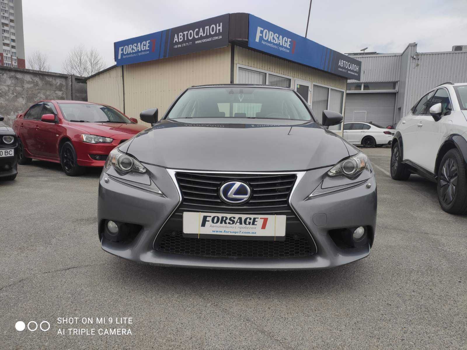 Продам Lexus IS 300h, 2013, в рассрочку