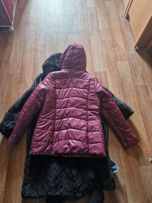 Продам куртку женскую