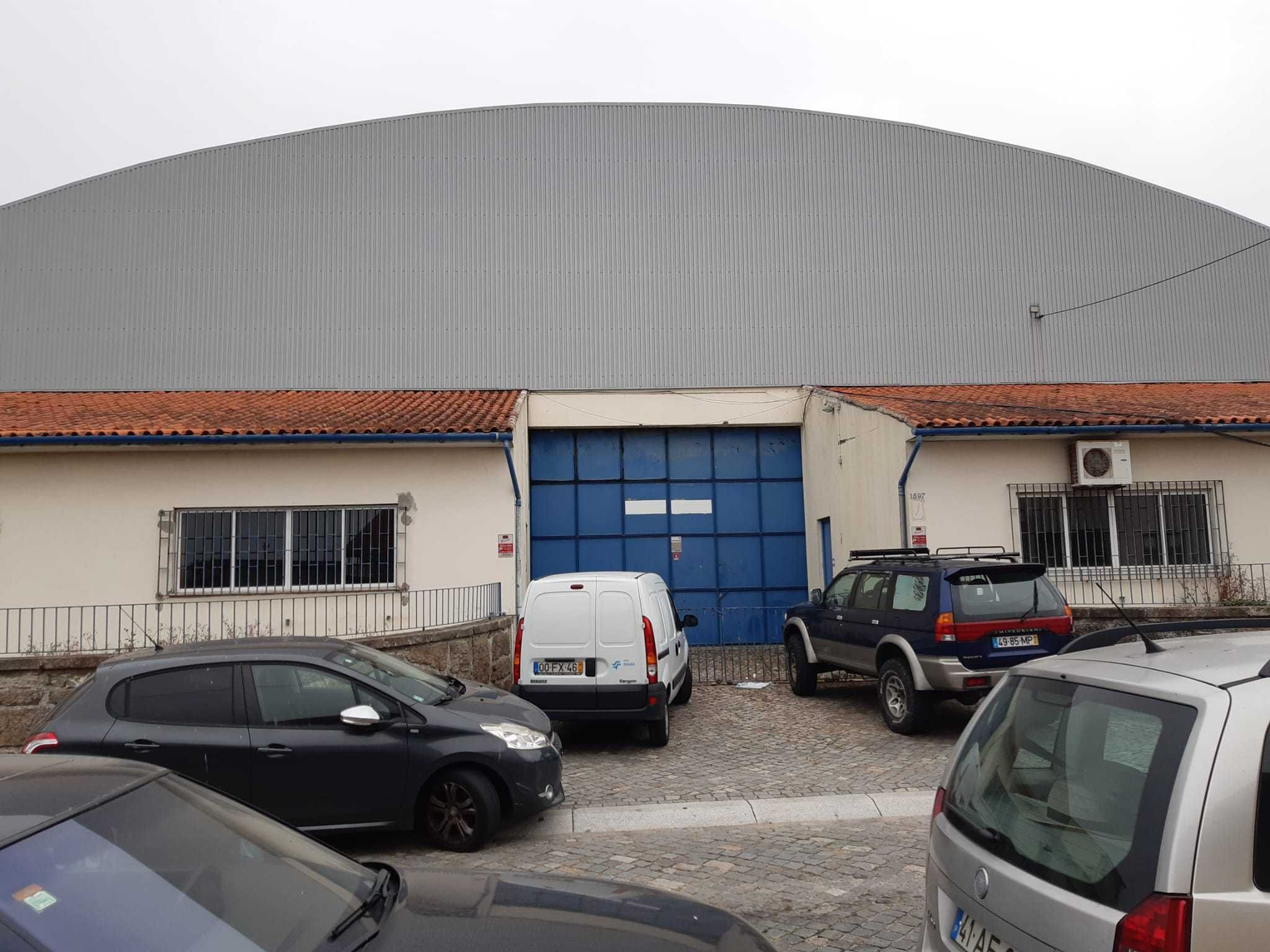 Armazém junto ao aeroporto do Porto