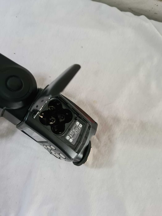 спалах yongnuo 560