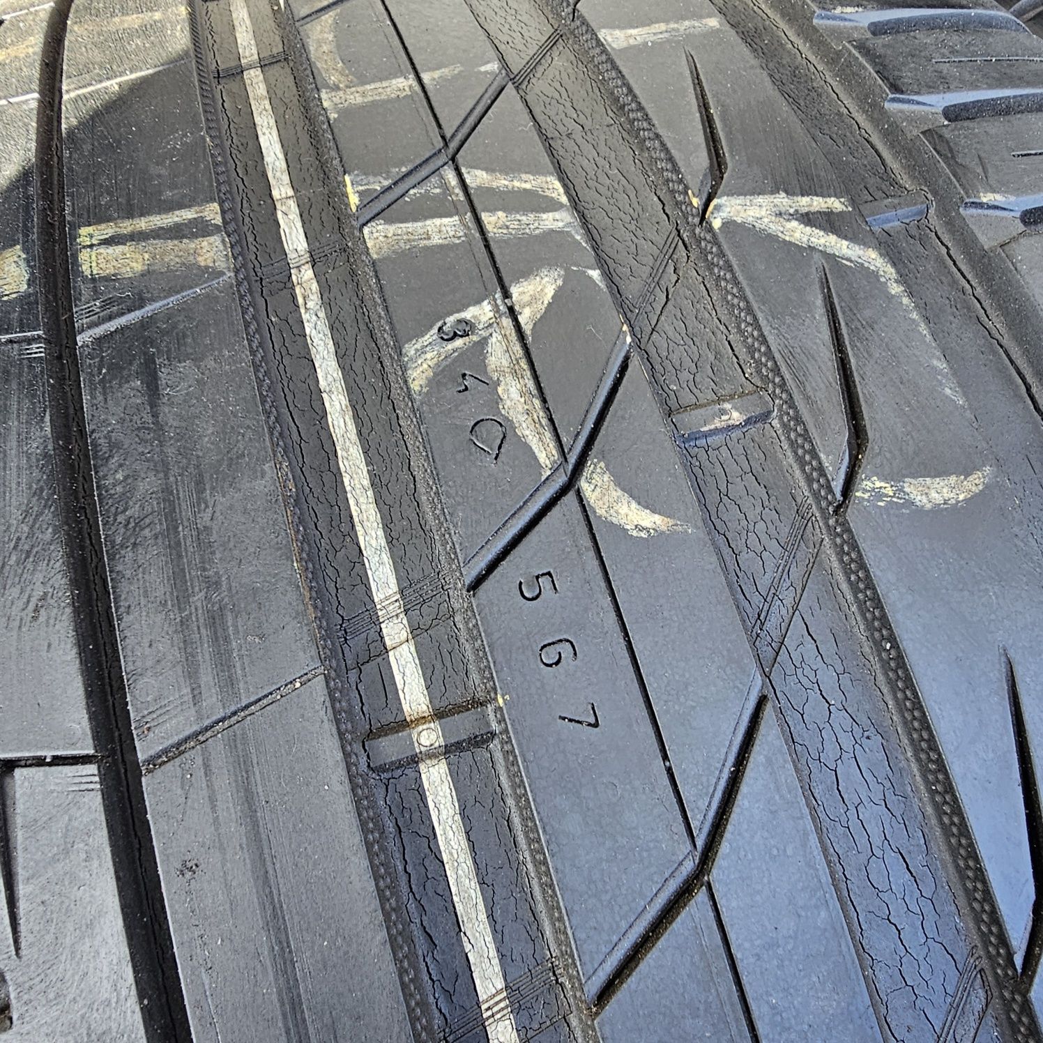 Шины 295/35 R21 107Y Nokian 3шт.