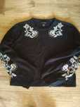 Sweter haftowane rękawy