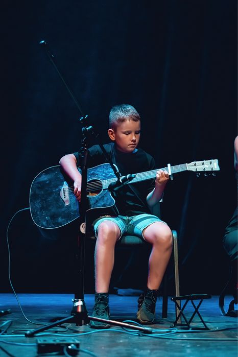 ЦЕНТР уроки гитары барабанов вокала ф-но / уроки гітари фортепіано