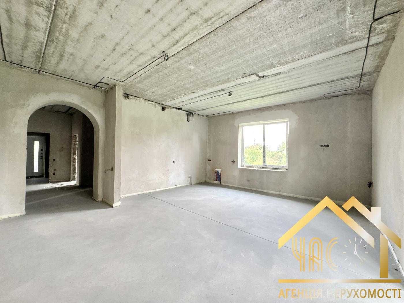 Продаж будинку 228м² з цокольним поверхом, гаражем, навісом та терасою