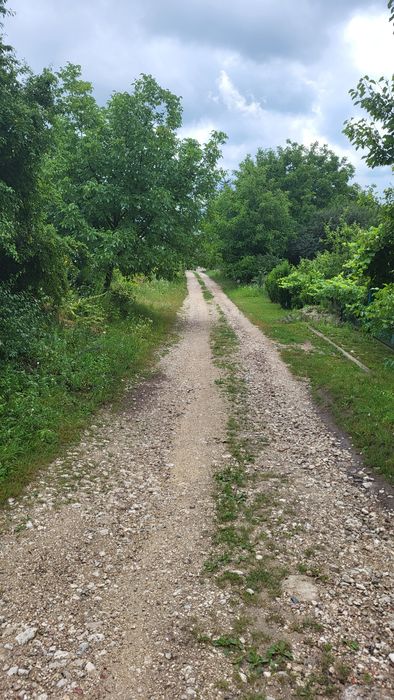 Продається ділянка на 2 заїзди