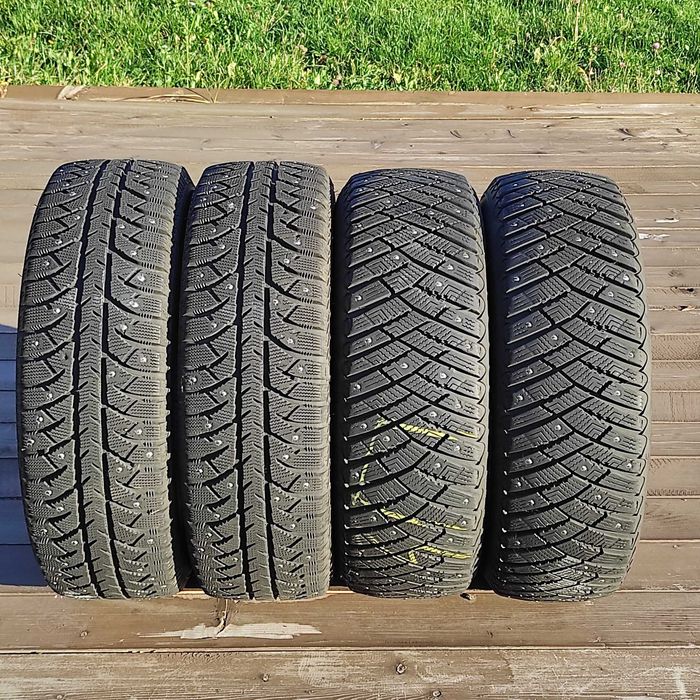 Зимова шипована гума 195/65R15, 2 шини BRIDGESTONE і 2 шини GOODYEAR.