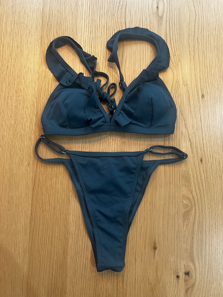 Lote de Vestidos, Lingeries e Biquinis